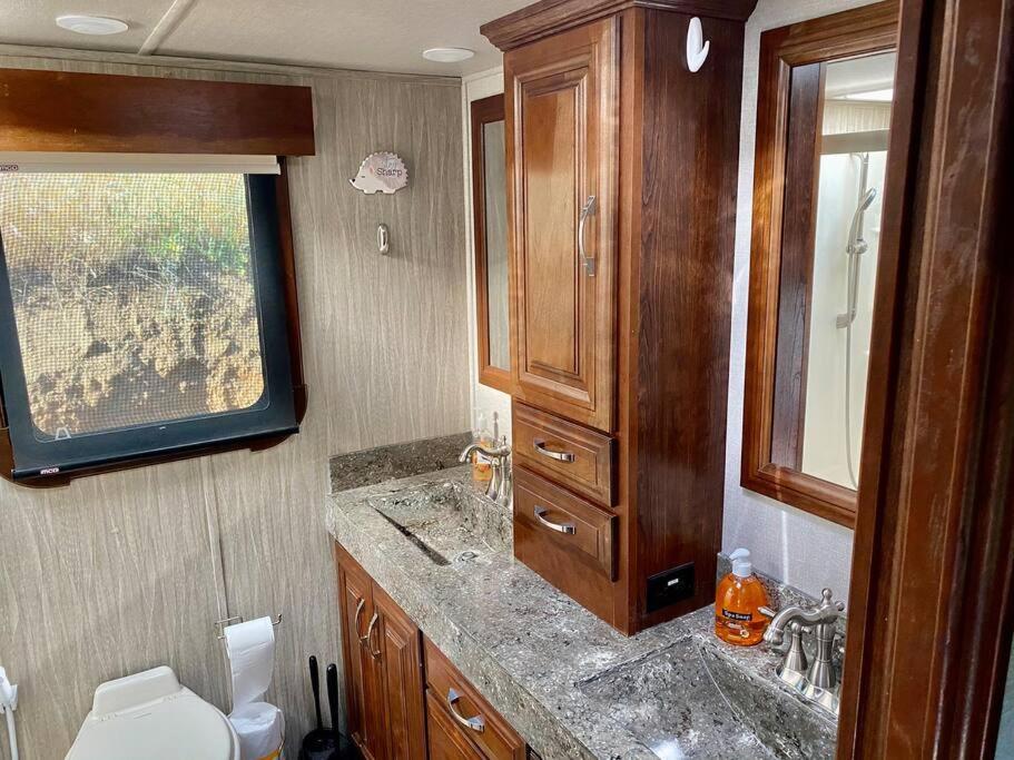 Happy Hedgehog River Views Hot Tub Private * Ahwahnee