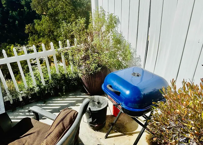 Happy Hedgehog River Views Hot Tub Private