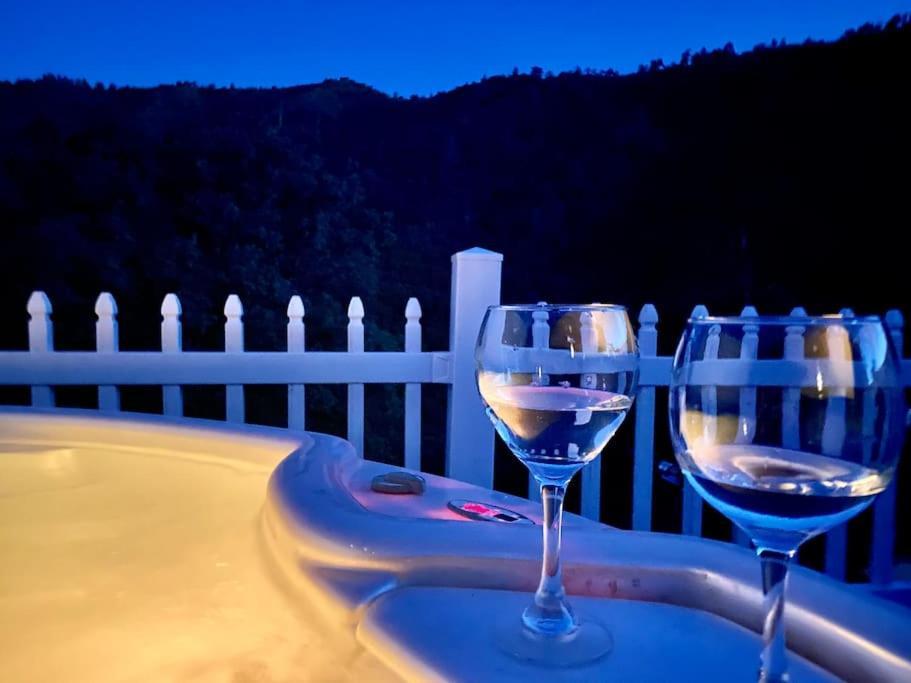Happy Hedgehog River Views Hot Tub Private Ahwahnee