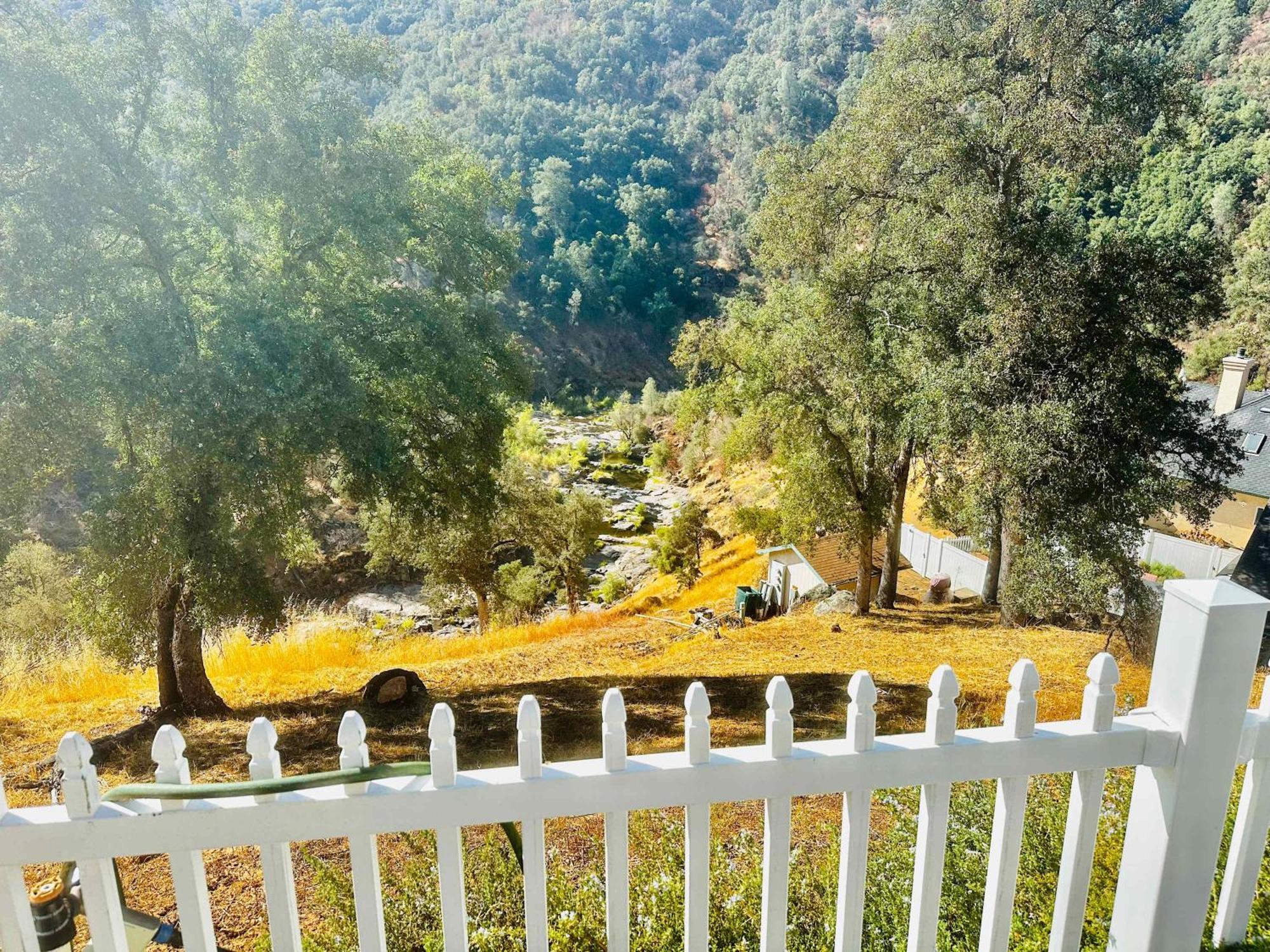 Happy Hedgehog River Views Hot Tub Private *