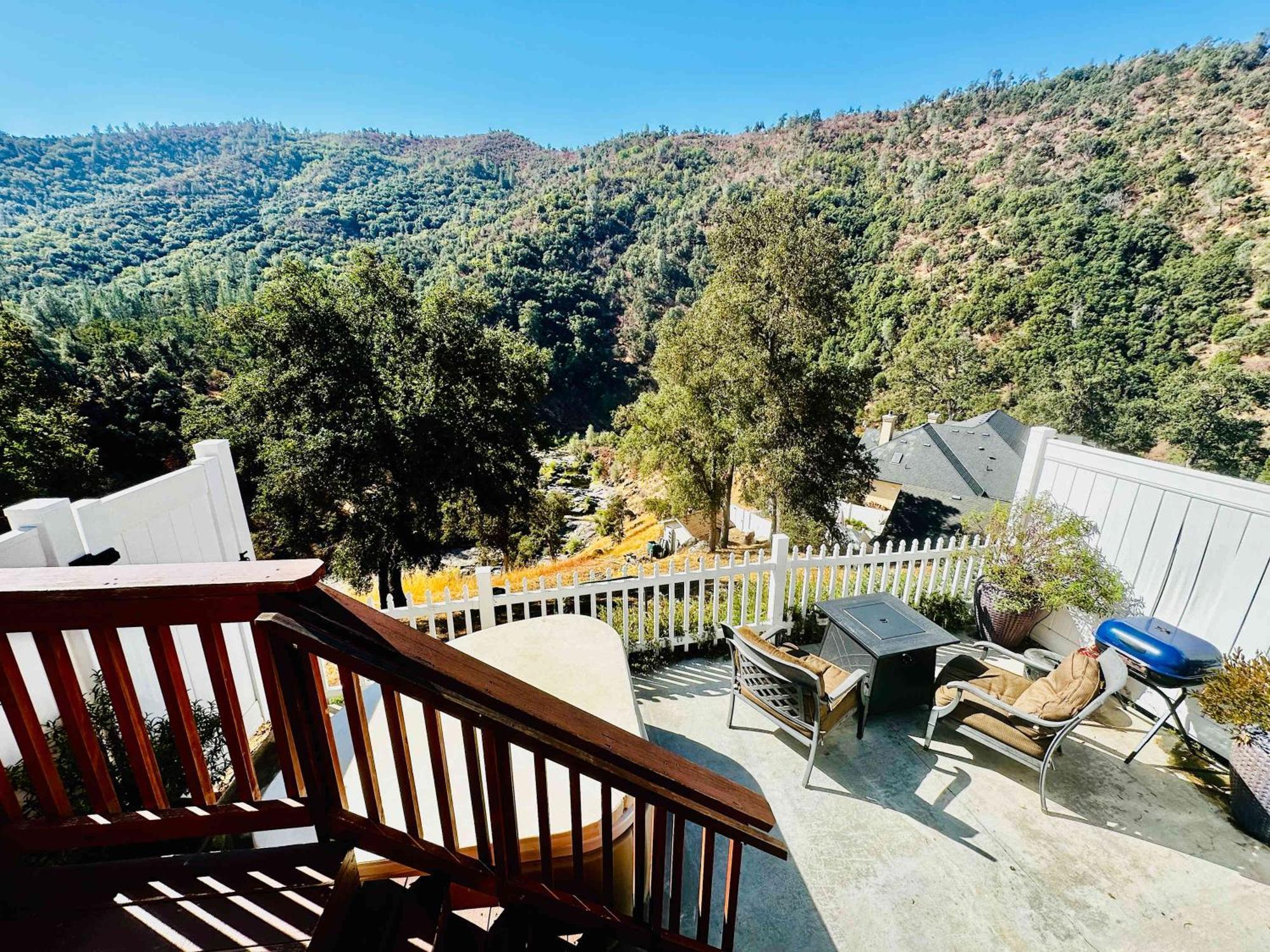 Happy Hedgehog River Views Hot Tub Private * Ahwahnee